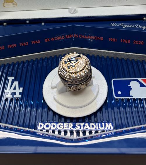 山本由伸、チャンピオンリングとは降板後のロッカーで対面「すごい高級