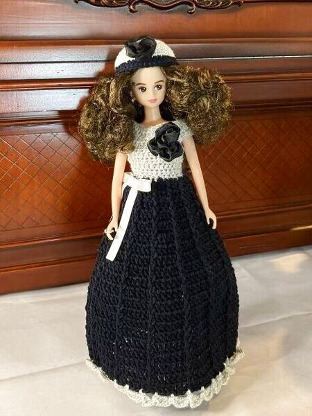 ジェニーちゃん相当size【 ブラック&シルバーのニットドレスとお帽子の