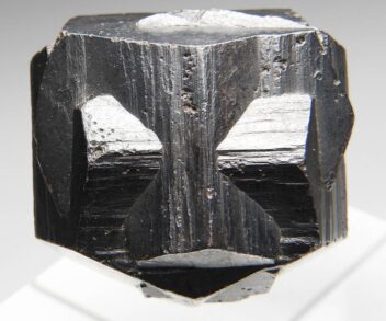 針鉄鉱(黄鉄鉱仮晶) 286 コロンビア - 鉱物標本・隕石標本販売のWeb