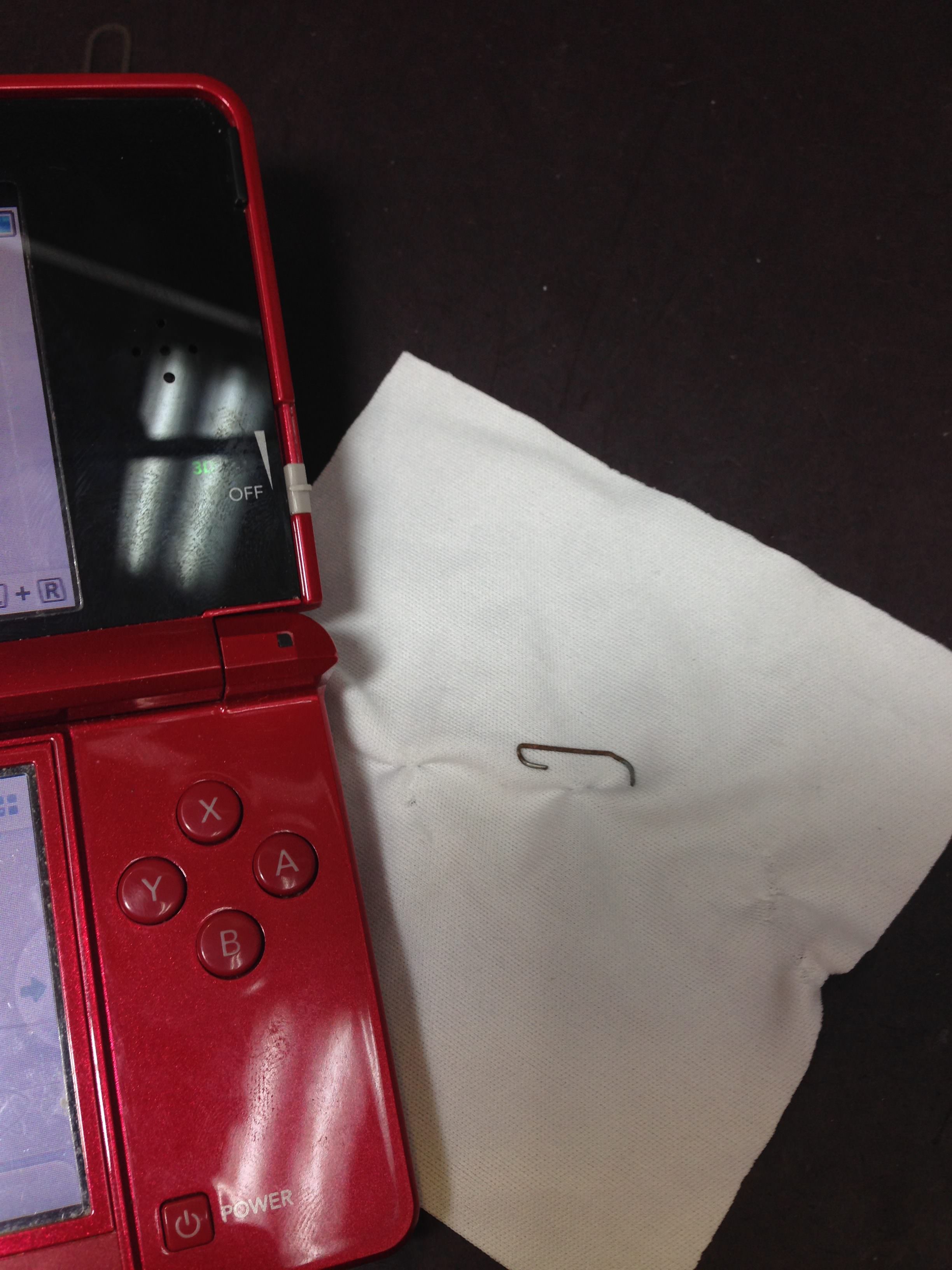 こんなトコロにこんなモノが！？3DS カセットが差し込めませ～ん