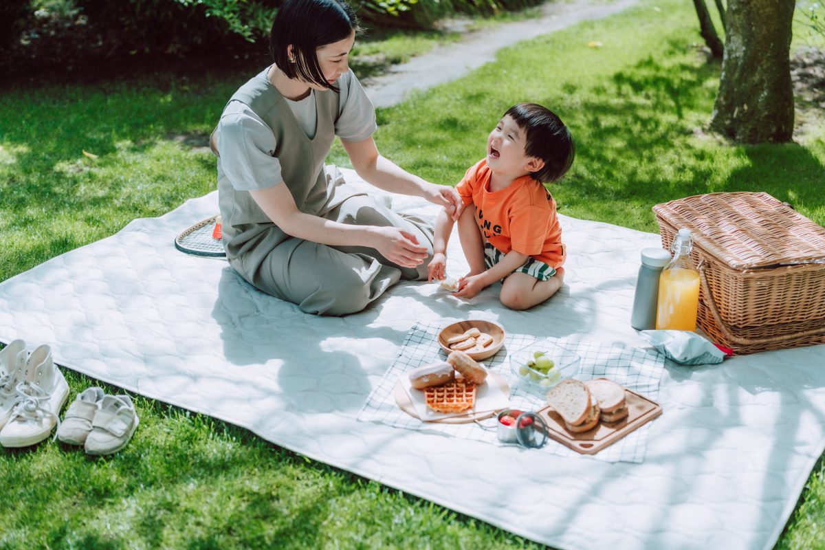 より手軽に、より快適に。レジャーシーンで活躍する「ピクニックラグ