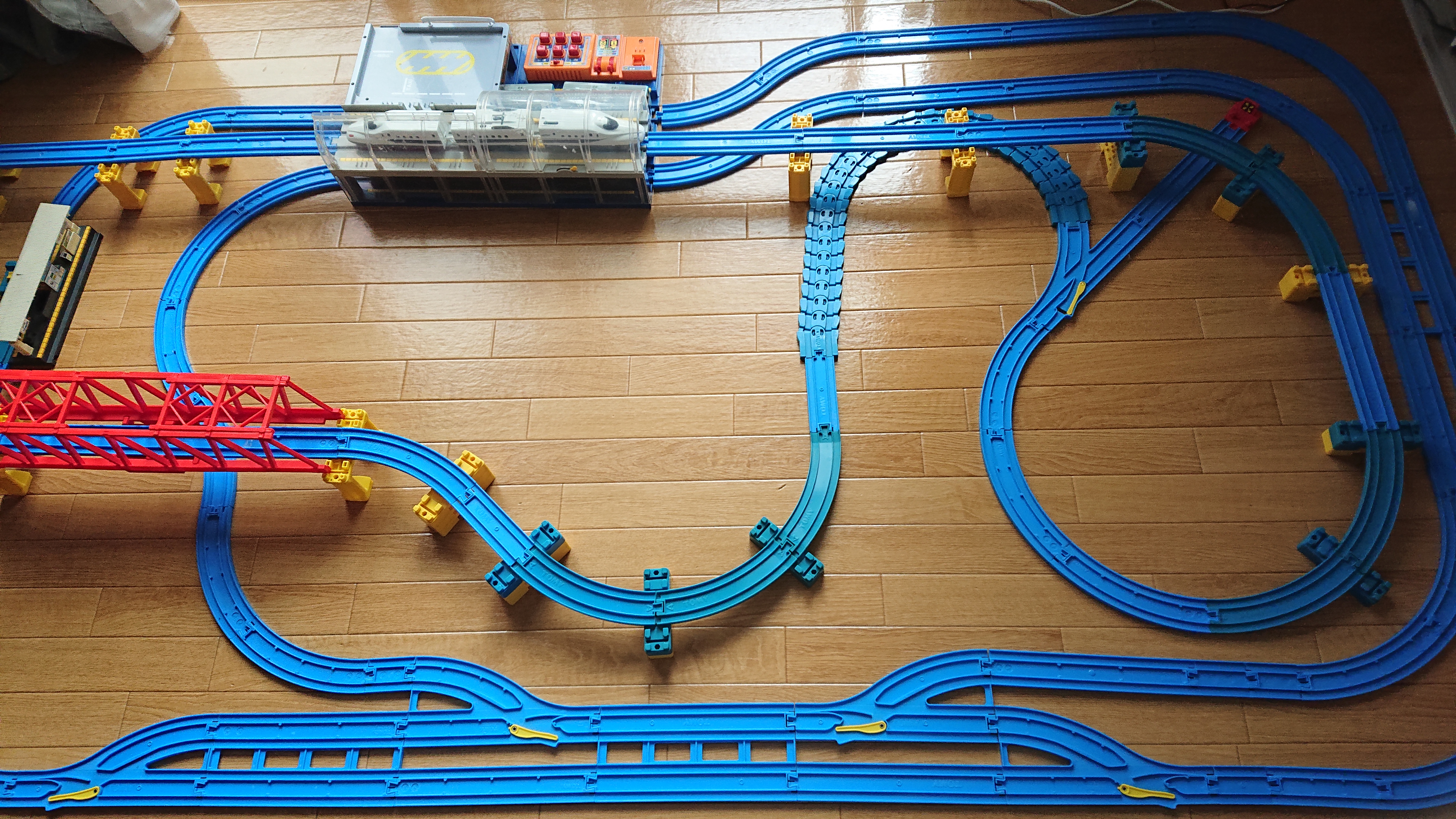 プラレールの線路を作る時に「まがレール」があるととっても重宝します