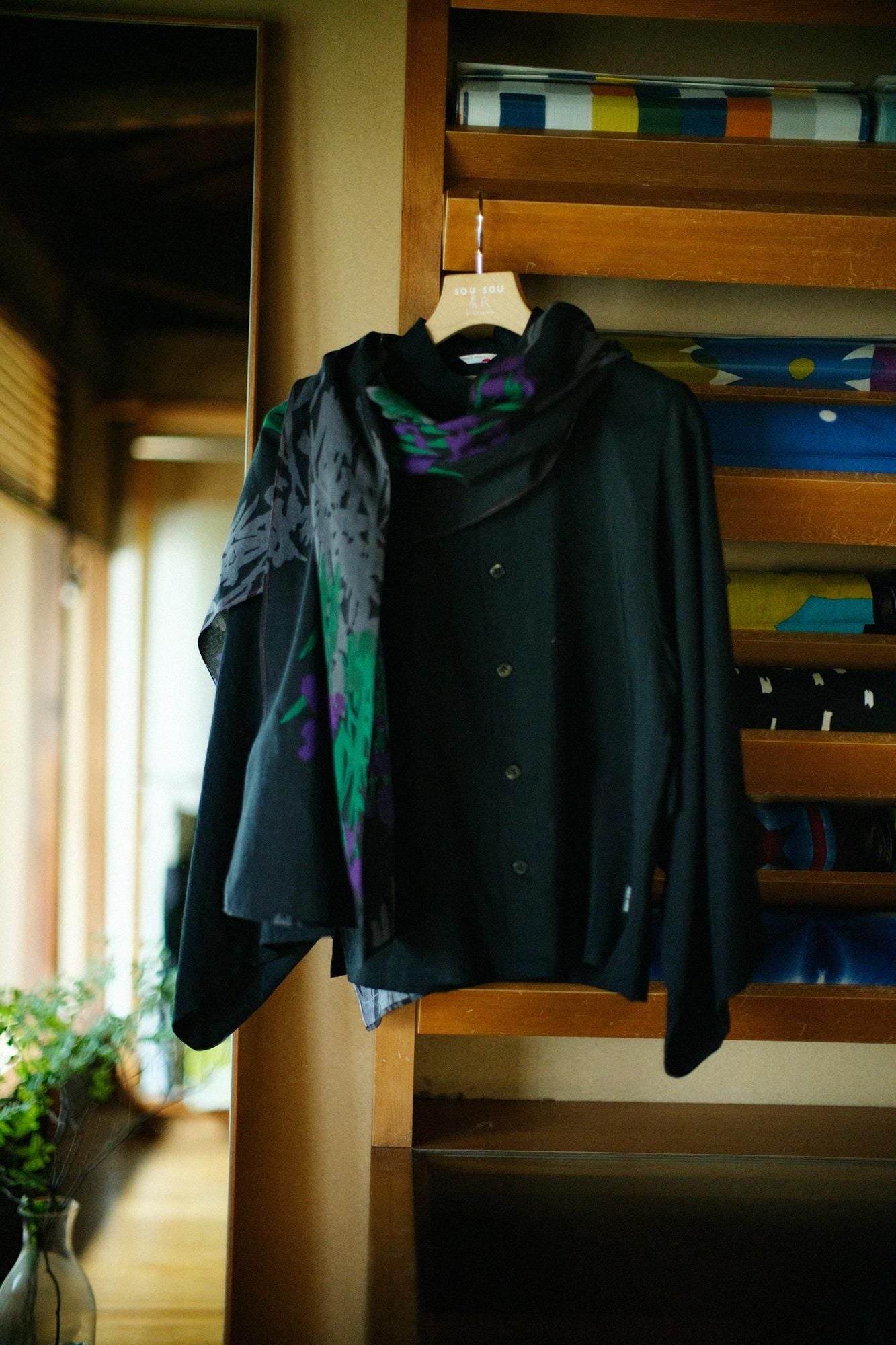 モスリン 草衣（そうい） 上（うえ）／濡羽色（ぬればいろ）