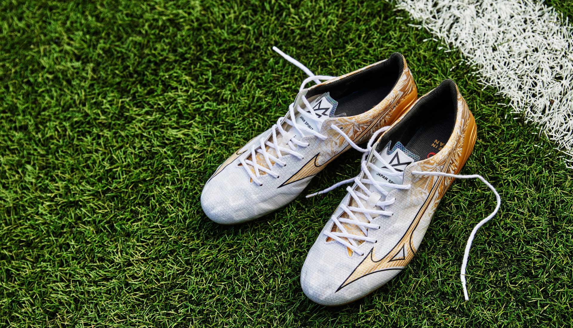 Mizuno Launch The Alpha 'Prism Gold' - SoccerBible