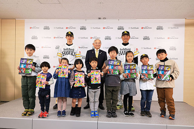 福岡県内の新小学1、4年生にホークス文具を提供 | 福岡ソフトバンク