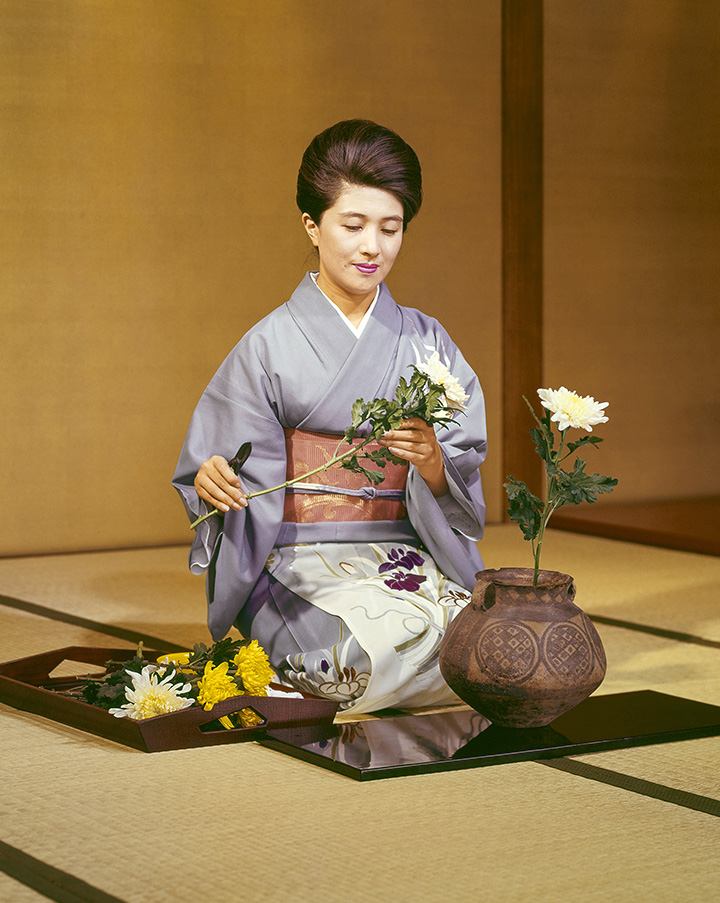 Special Issue「勅使河原 霞」発売中 | いけばな草月流