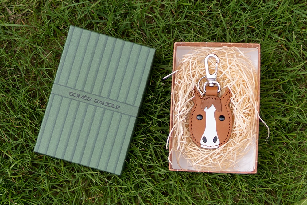 砂川ファクトリーの愛されキャラクター｜アッシュゴールドキーホルダー