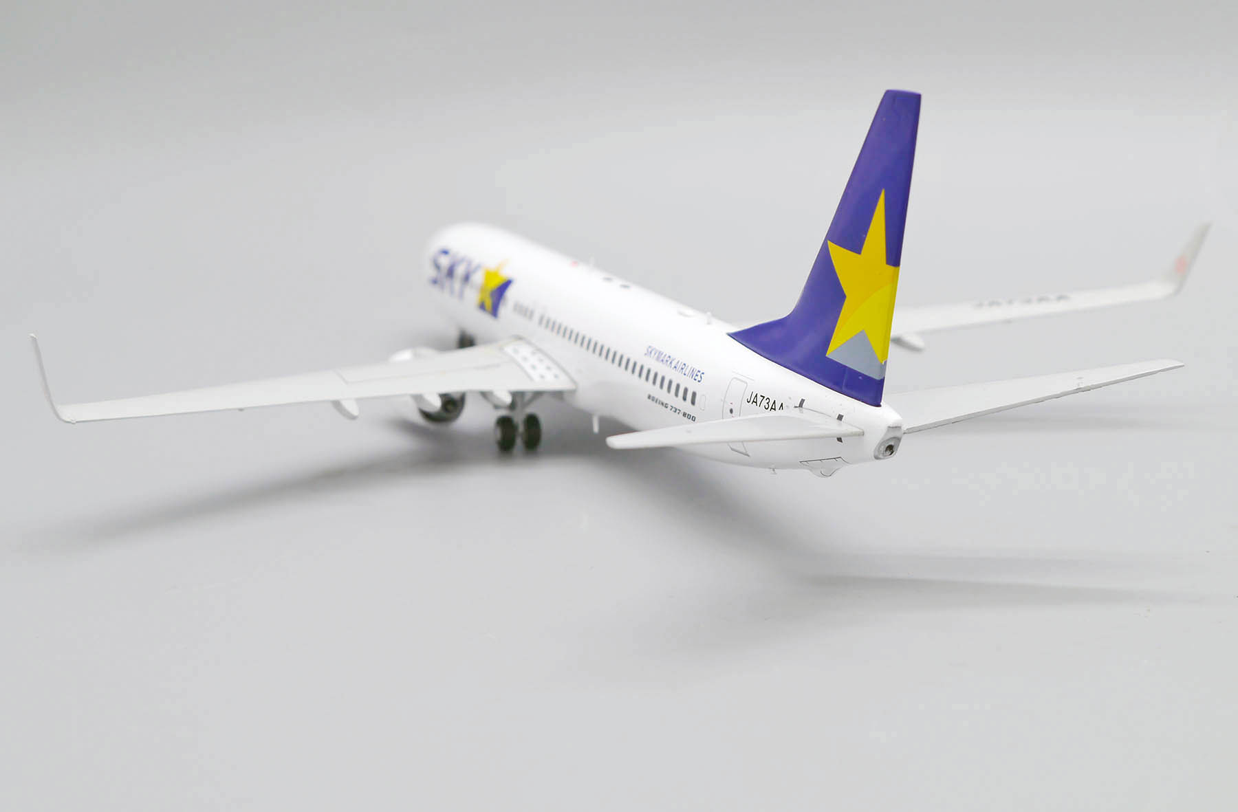 ScaleModelStore.com :: JC Wings 1:200 - EW2738012 - Skymark