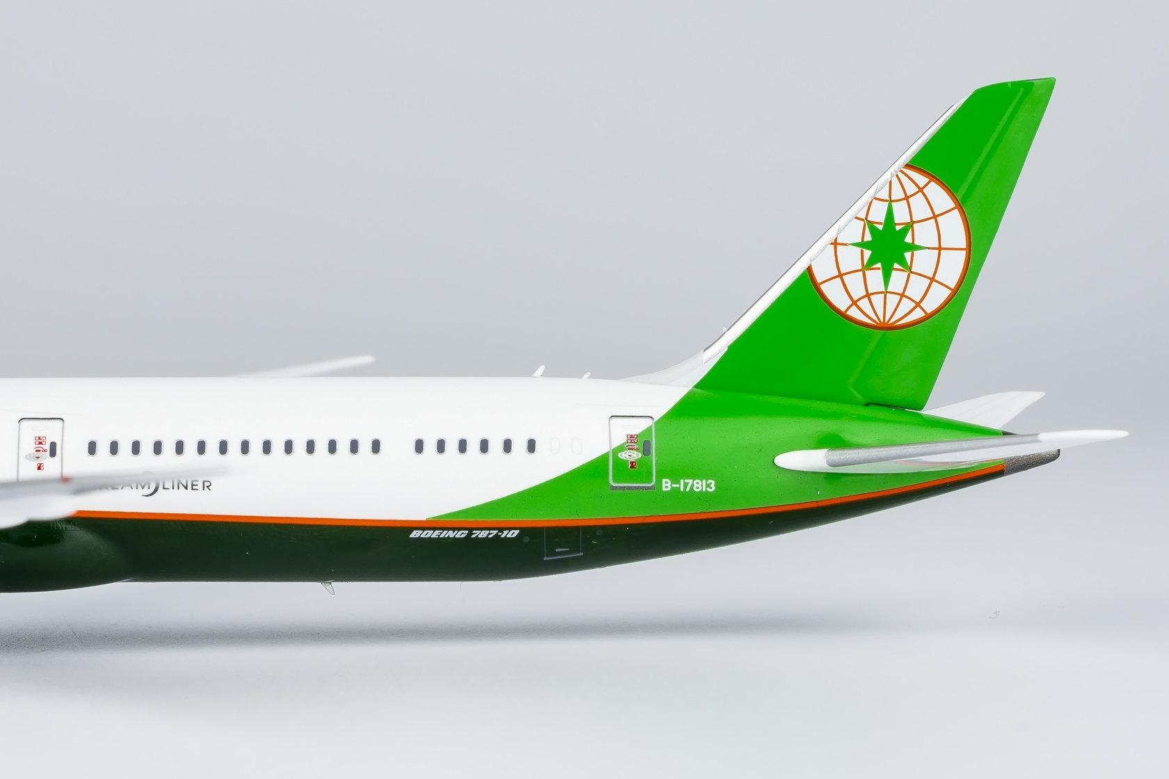 ScaleModelStore.com :: NG Models 1:400 - 56021 - EVA Air Boeing 787-10