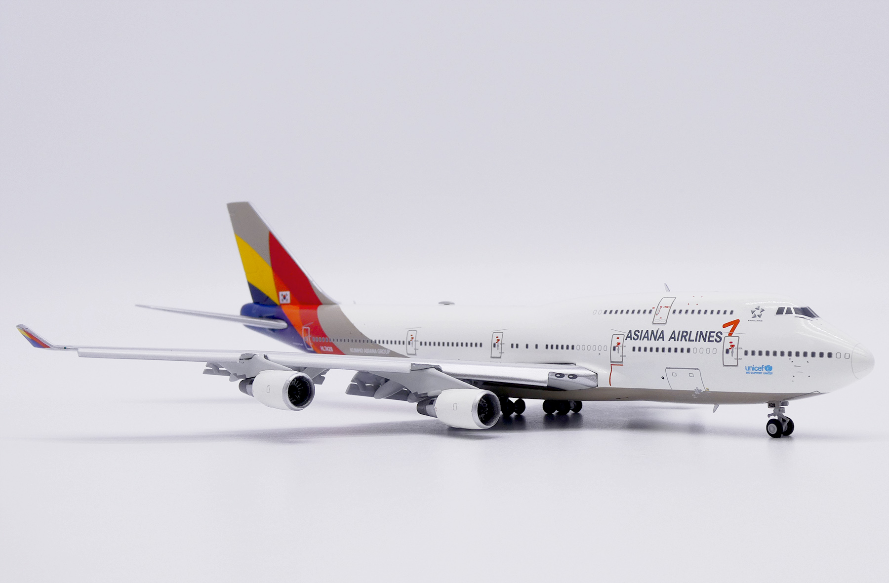 ScaleModelStore.com :: JC Wings 1:400 - XX40221A - Asiana Airlines
