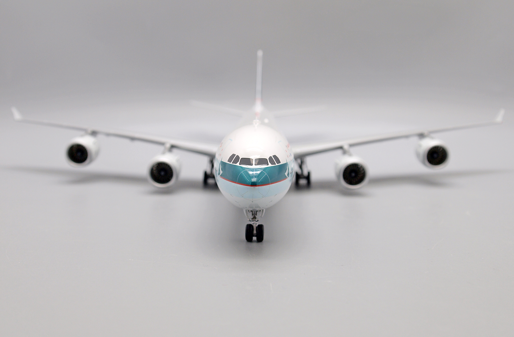 ScaleModelStore.com :: JC Wings 1:200 - EW2346003 - Cathay Pacific