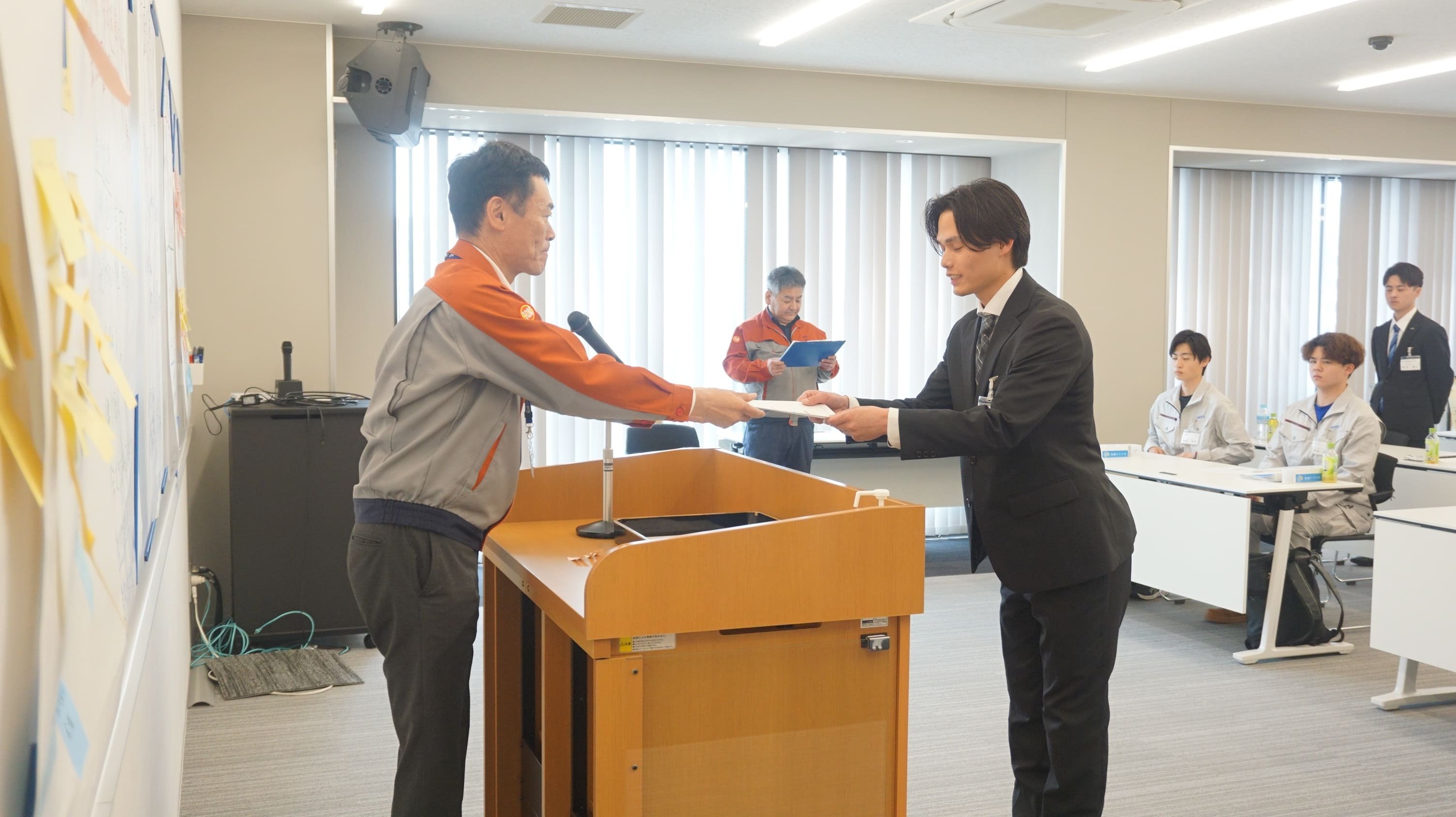 フランチャイズ新入社員研修の修了式を行いました｜ニュース｜島根電工