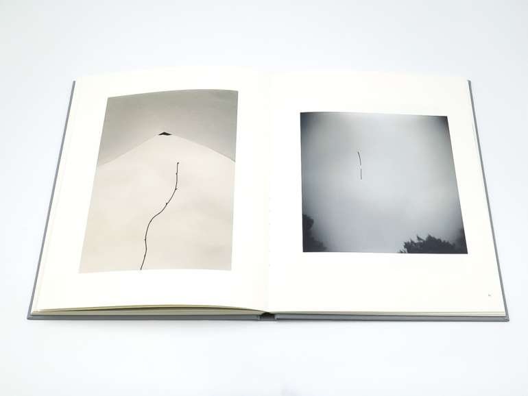 新装版] 小さきもの、沈黙の中で｜青幻舎 SEIGENSHA Art Publishing, Inc.