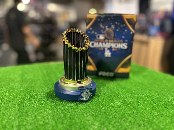 ドジャース】WS優勝記念レプリカトロフィーをご紹介✨😆あなたのお部屋