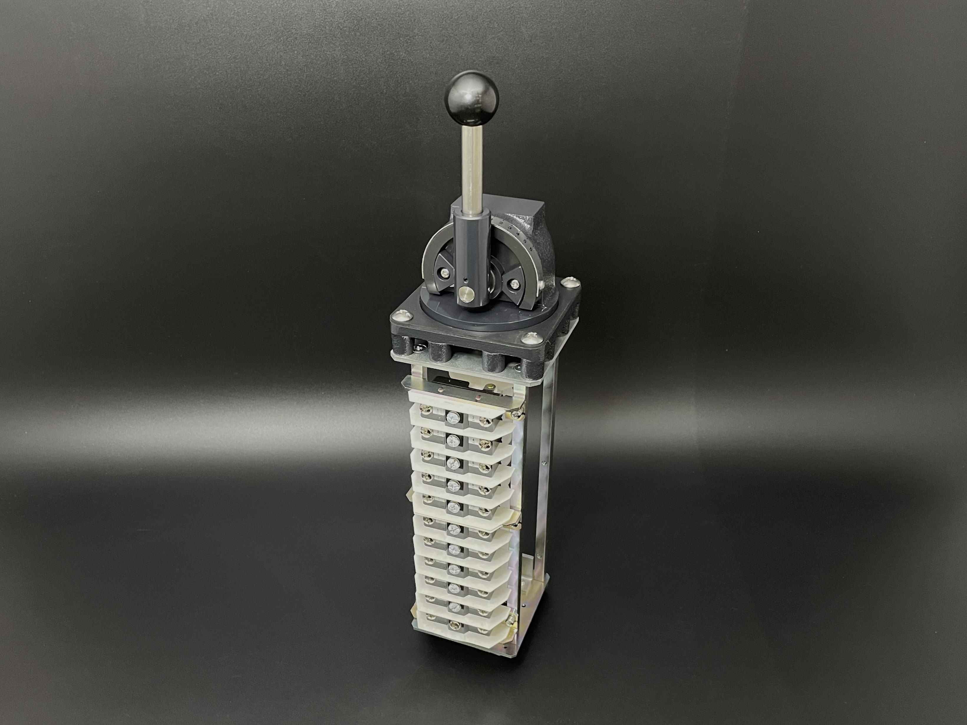 縦形ハンドル式コントローラ | 株式会社坂本電機製作所