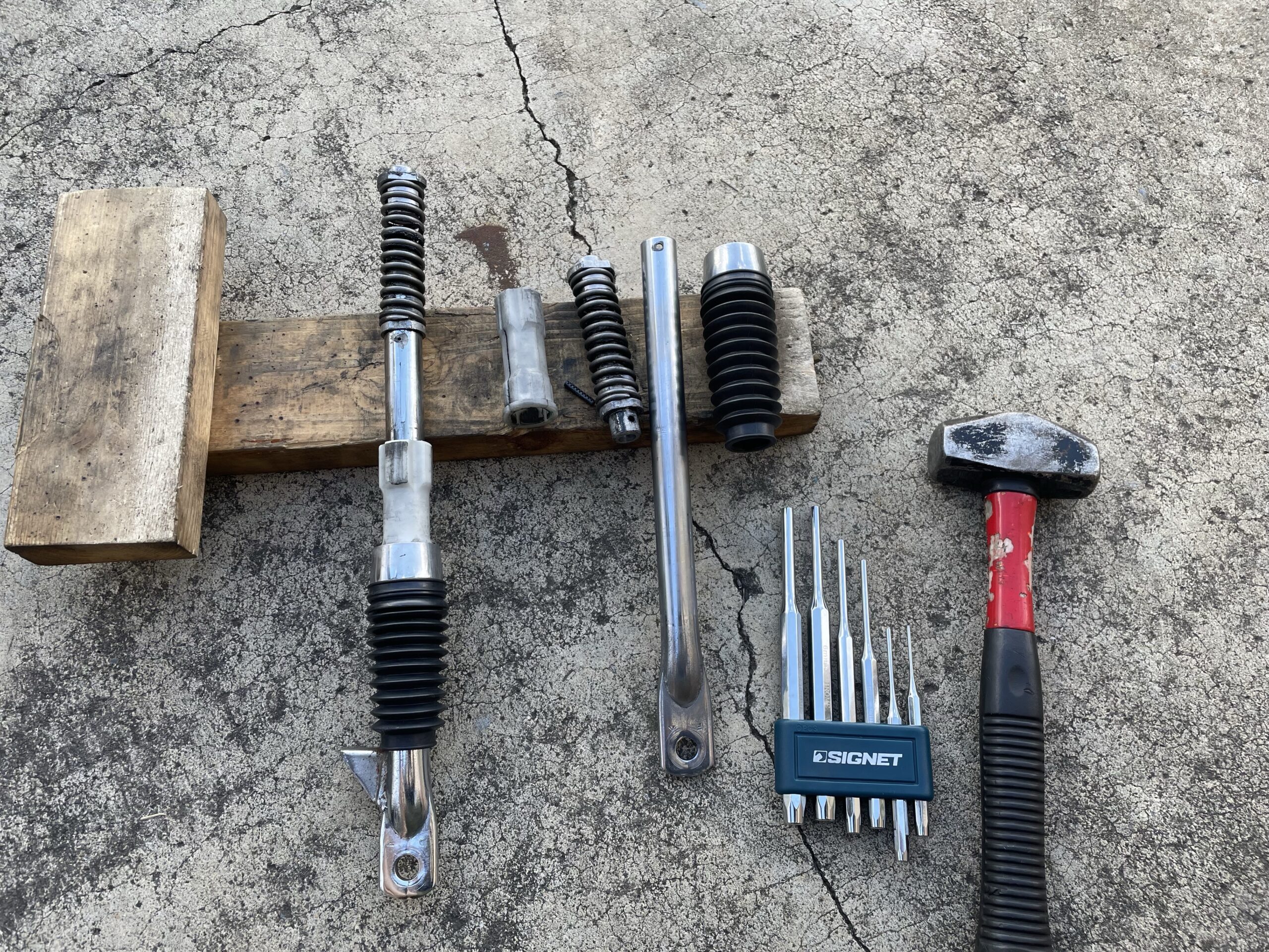 モンキーやシャリー】インナーチューブやガイドキャップは流用できる