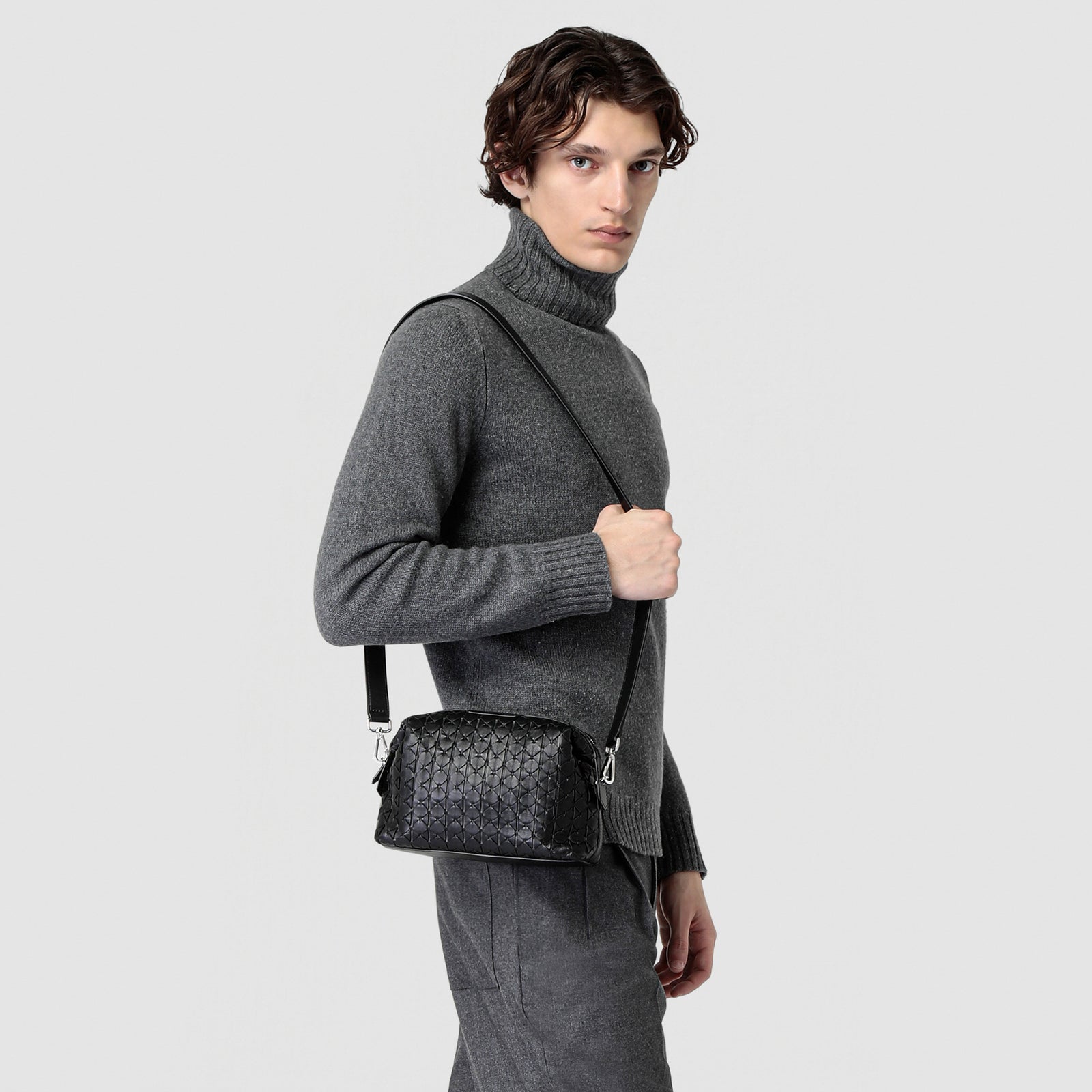 MOSAICOレザー製2-in-1クラッチバッグ