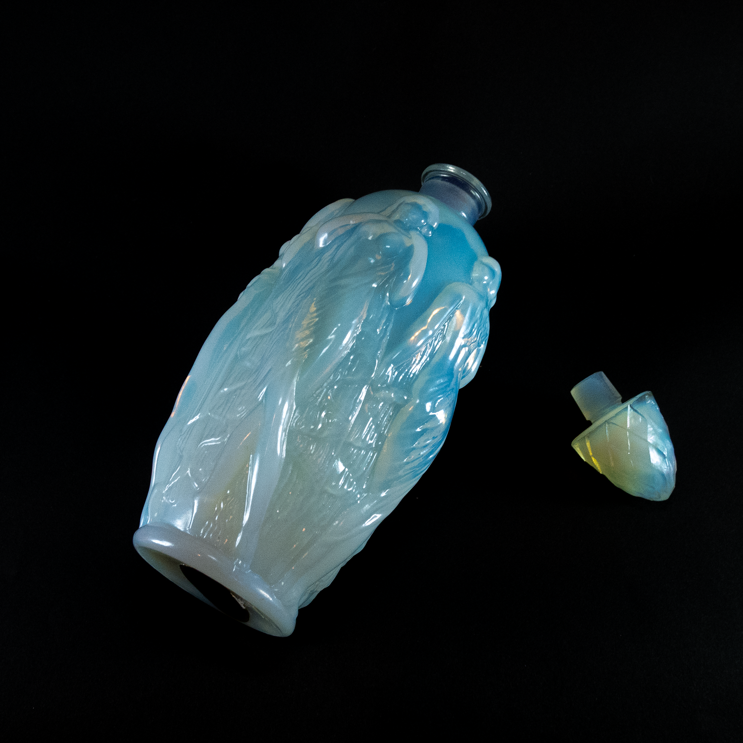 オパールセントガラスのパフュームボトル | 彩氷- saihyou -