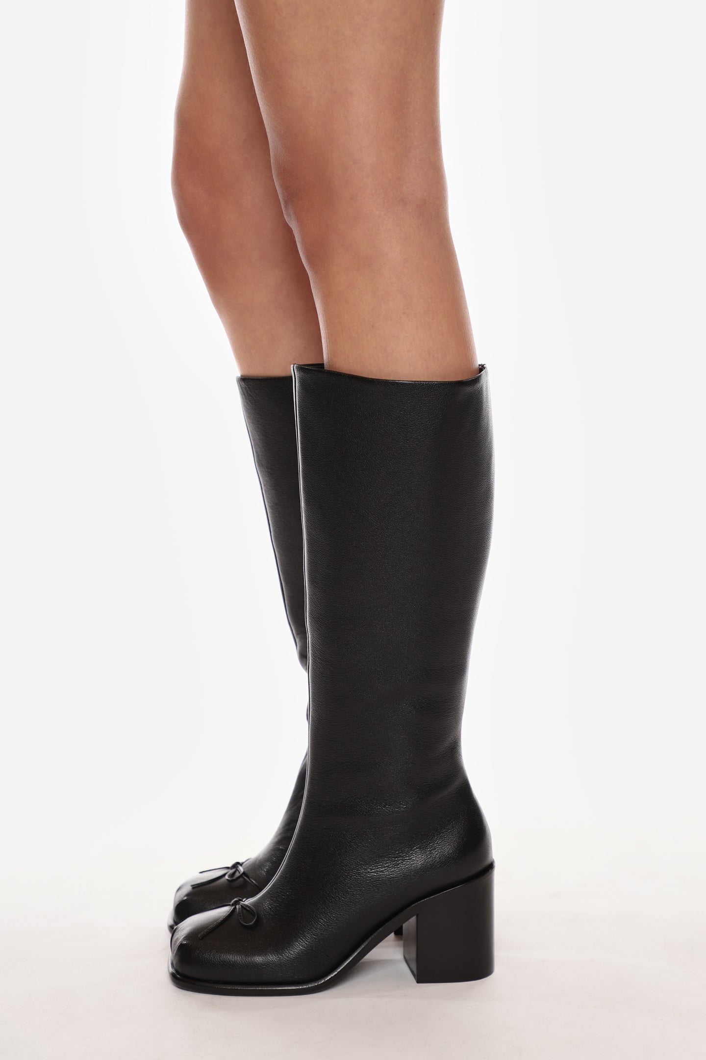 KNEE HIGH POINTE BOOT IN BLACK – SANDY LIANG