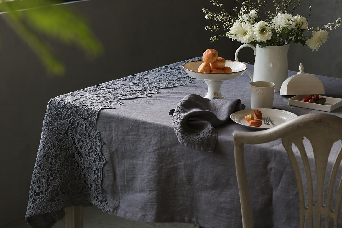 テーブルクロスで食卓を華やかに彩るテーブルコーディネートを