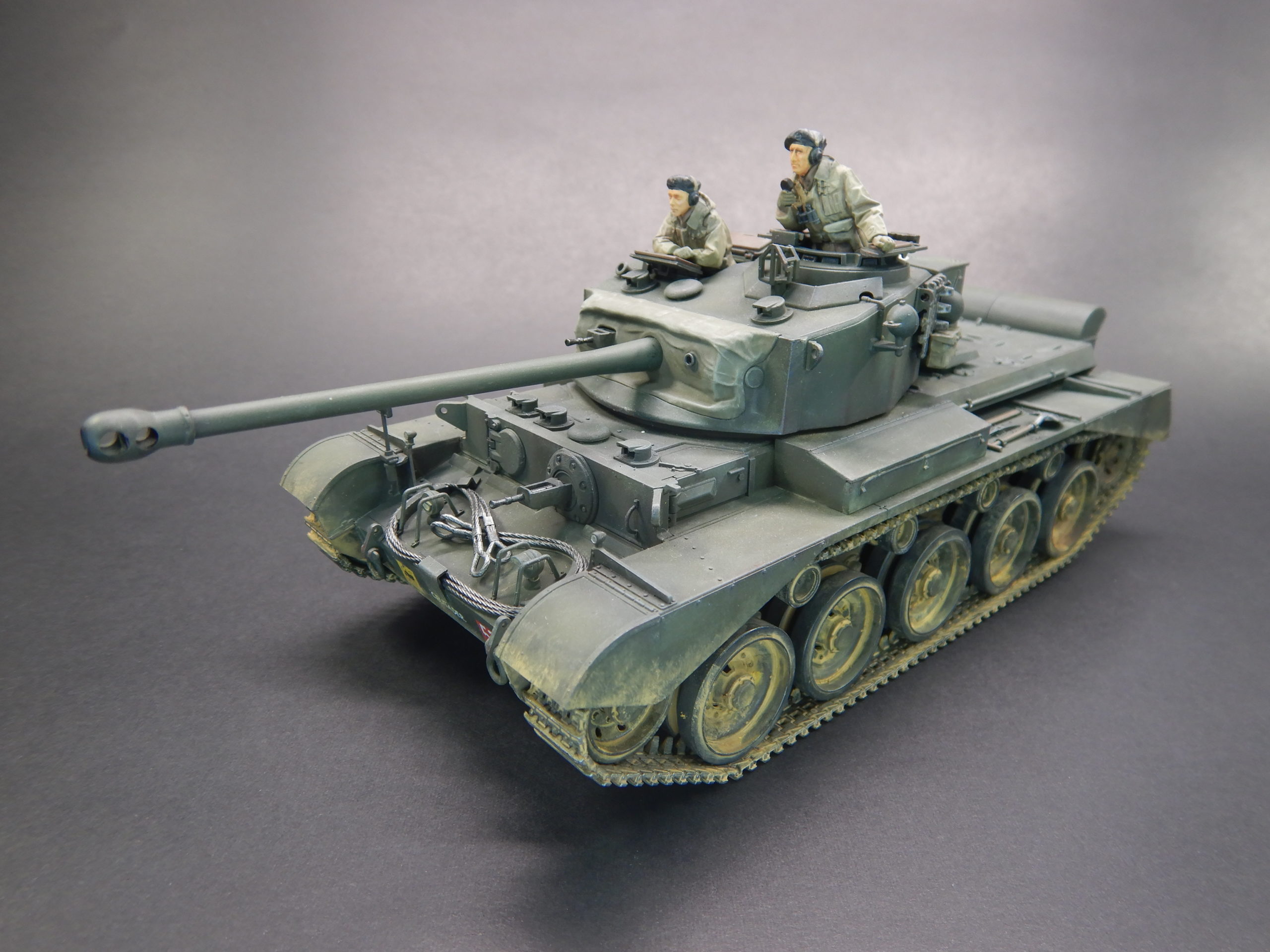 タミヤ 1/35 イギリス巡航戦車 コメット | 手動式模型工作