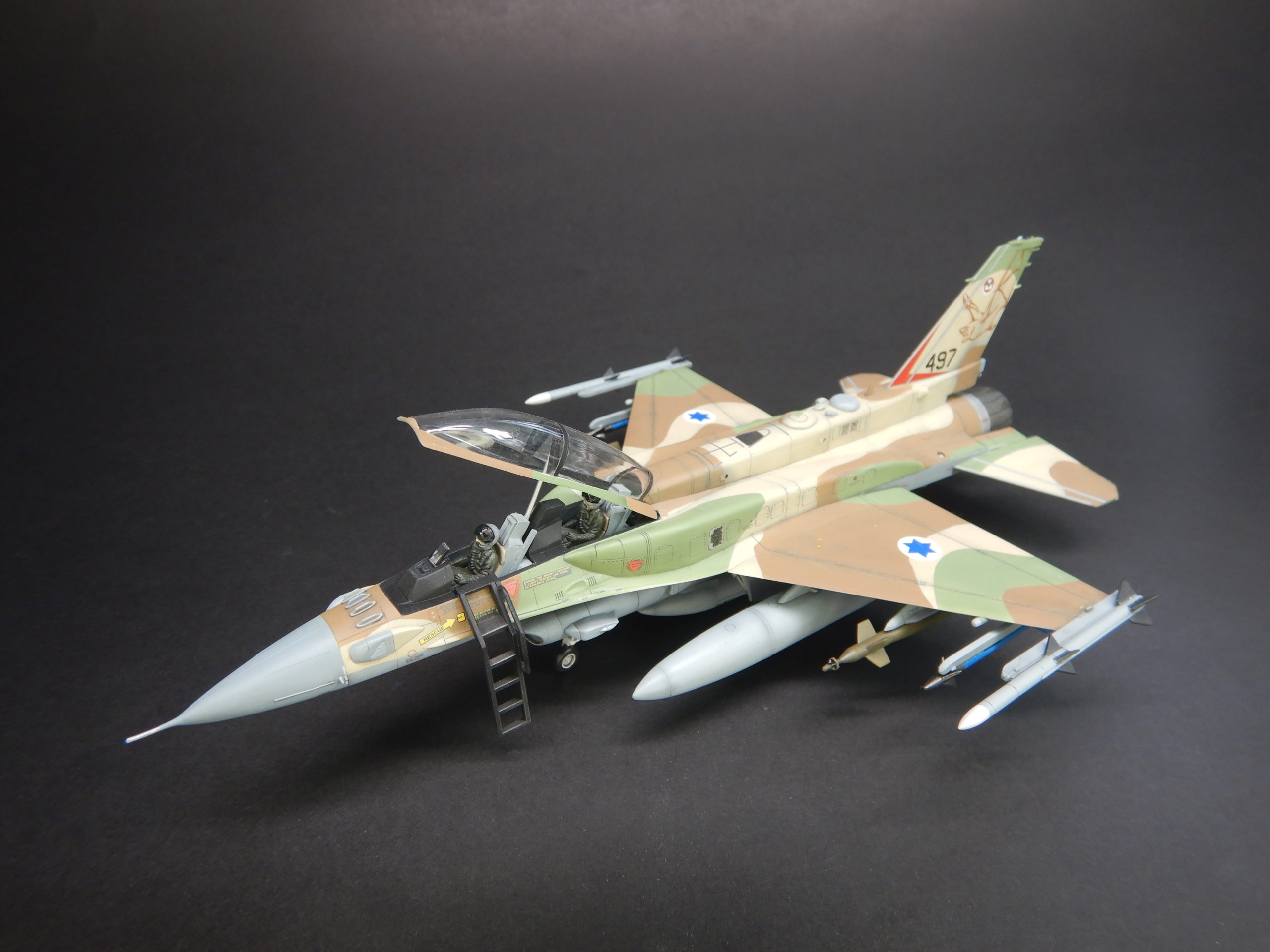 ハセガワ 1/72 イスラエル空軍 F-16I ファイティング ファルコン