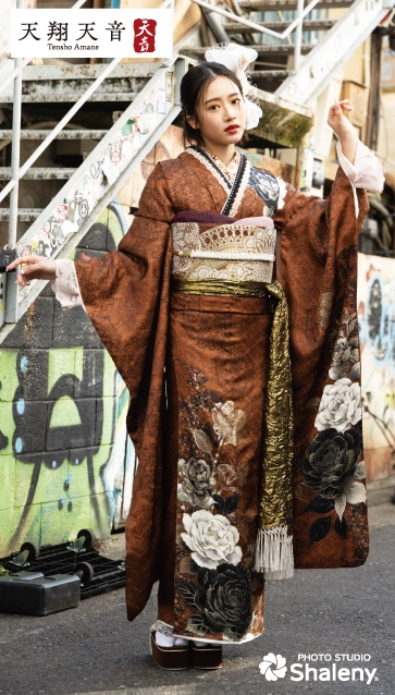 天翔天音ちゃんの振袖-琥珀色|成人記念の新作振袖ご紹介