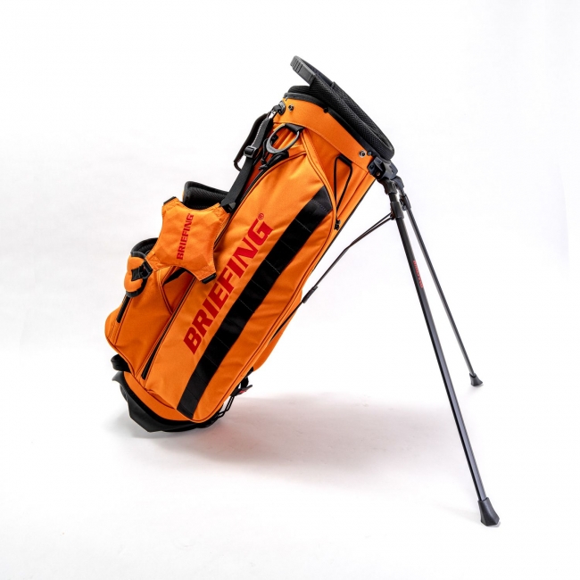 キャディバッグやグッズも！オレンジ色のブリーフィング限定アイテムが