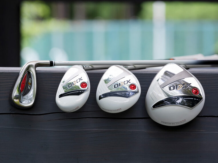 次もうまく打てる」安心して飛ばせるパールホワイトなゼクシオ【試して