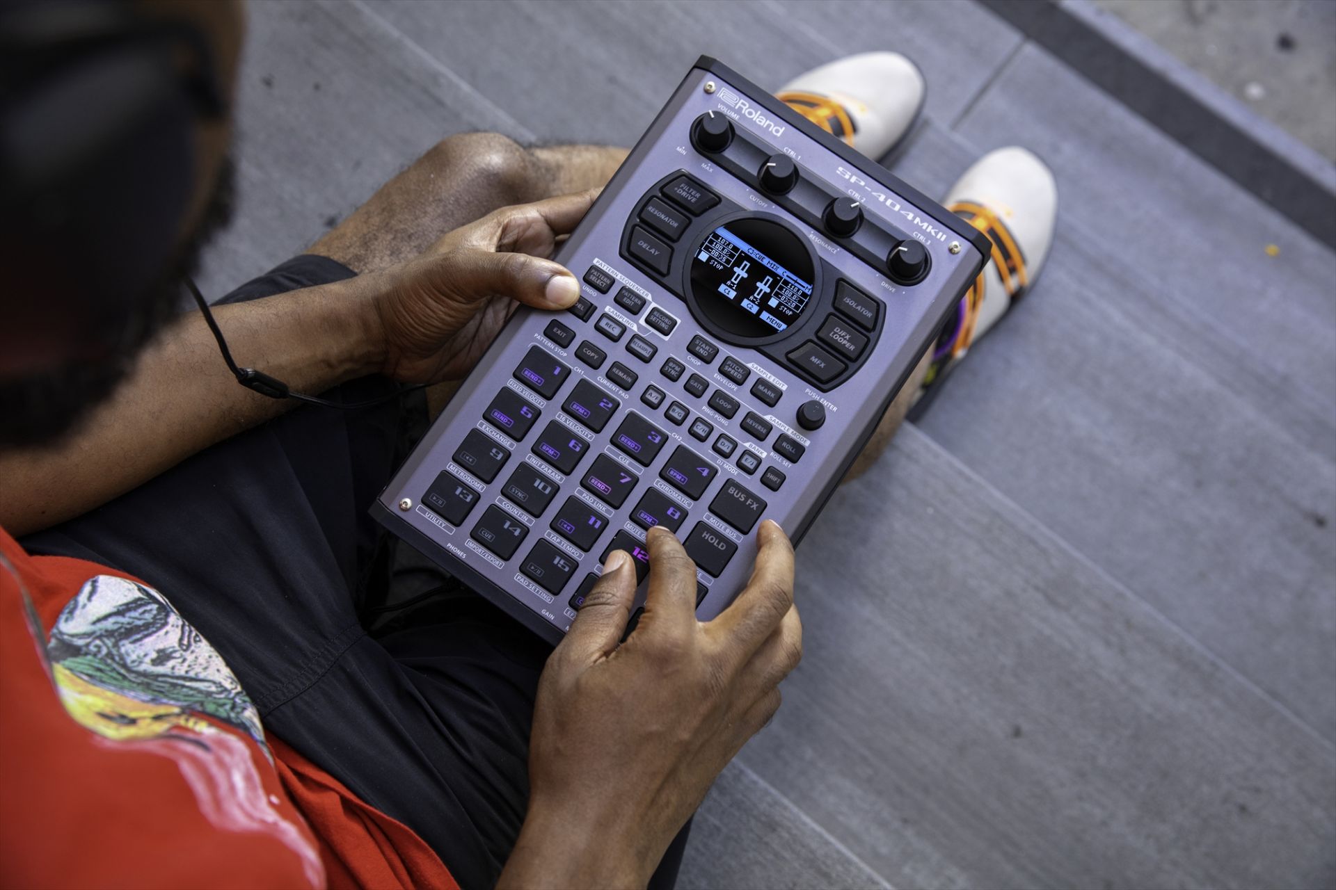 Roland SP-404MK2 | 人気サンプラーの最新モデル発売中！｜島村楽器