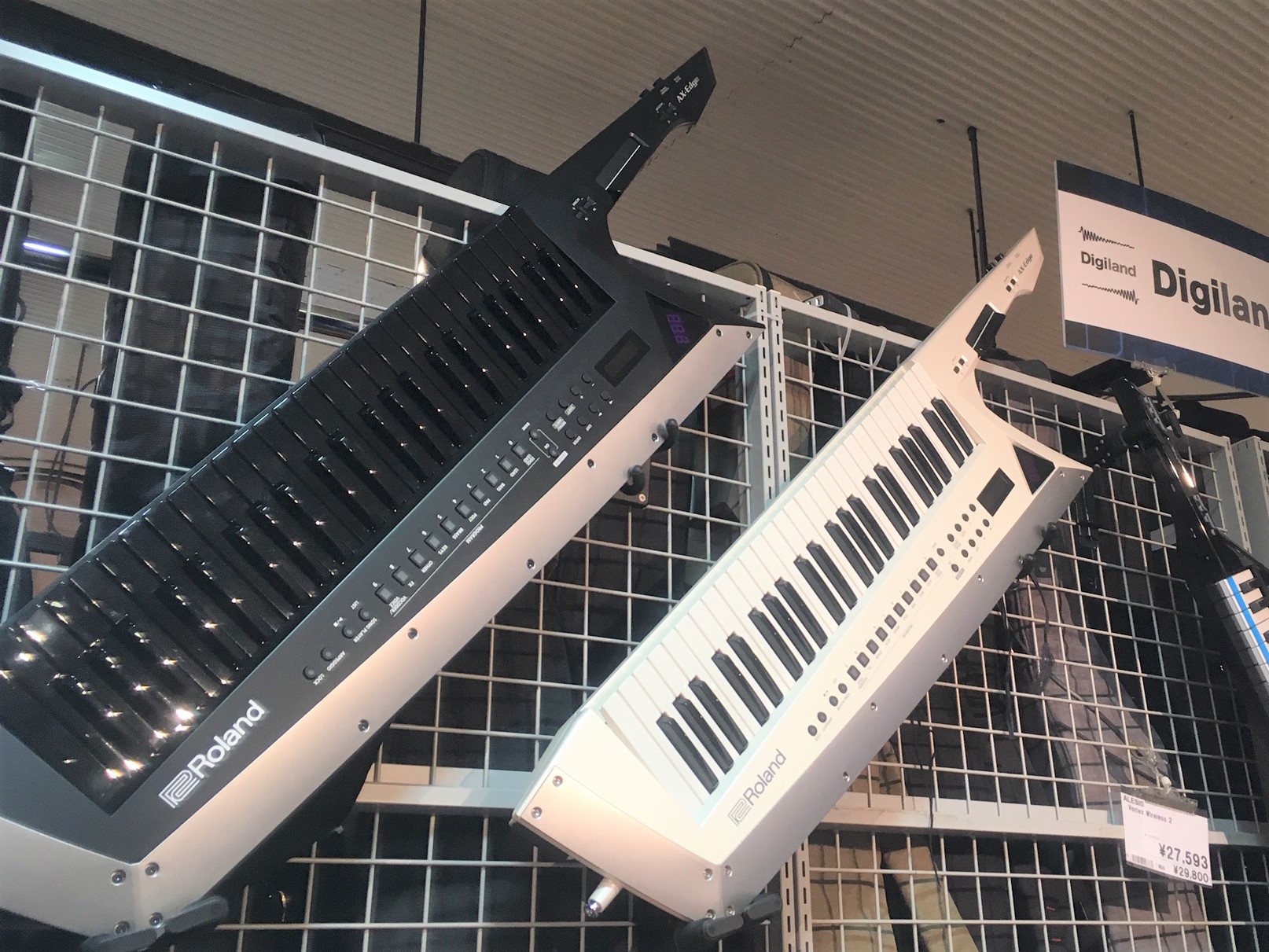 Rolandの新世代のショルダーキーボード(Keytar)AX-EDGE展示中！！専用