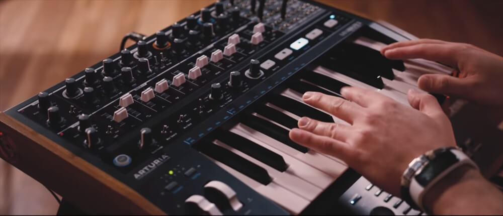 Arturiaの新たなピュアアナログシンセMINIBRUTE2＆MINIBRUTE2Sが当店に