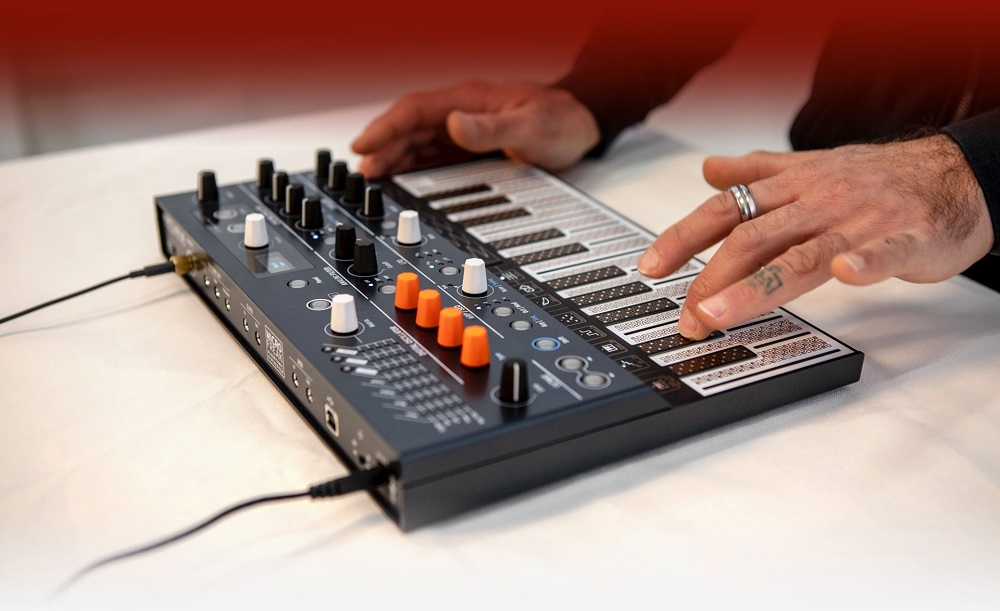 Arturiaの新たなシンセサイザーMicroFreakが発売開始です！｜島村楽器