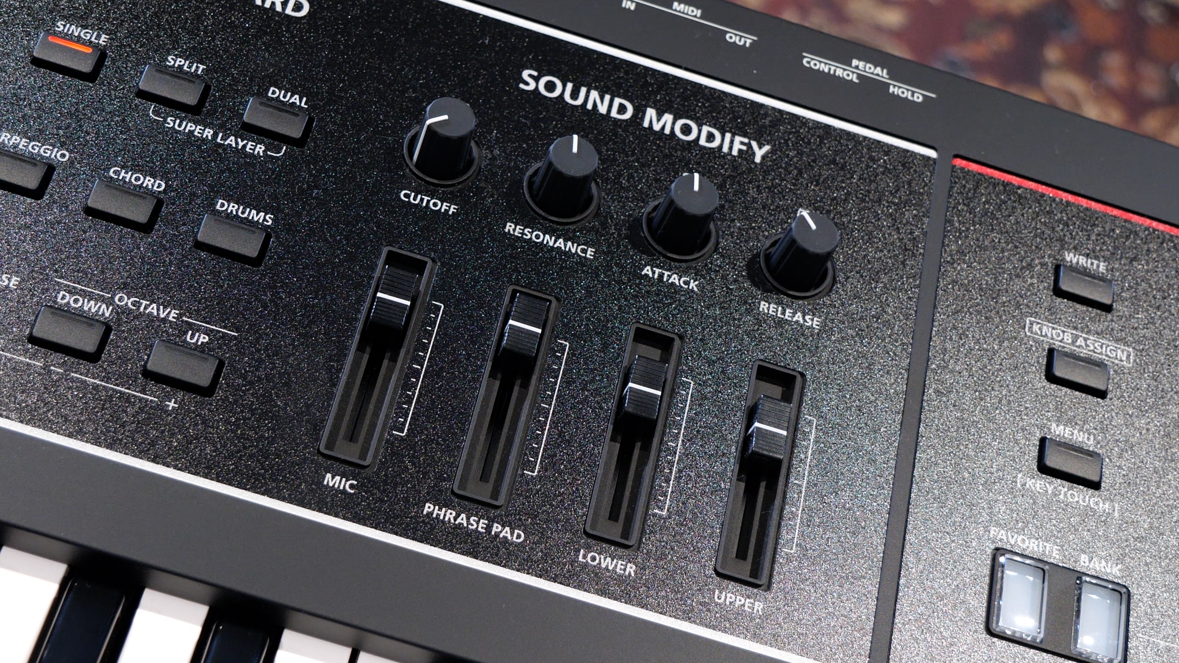 Roland 新生JUNO-D登場！20年以上愛される定番シンセサイザーの