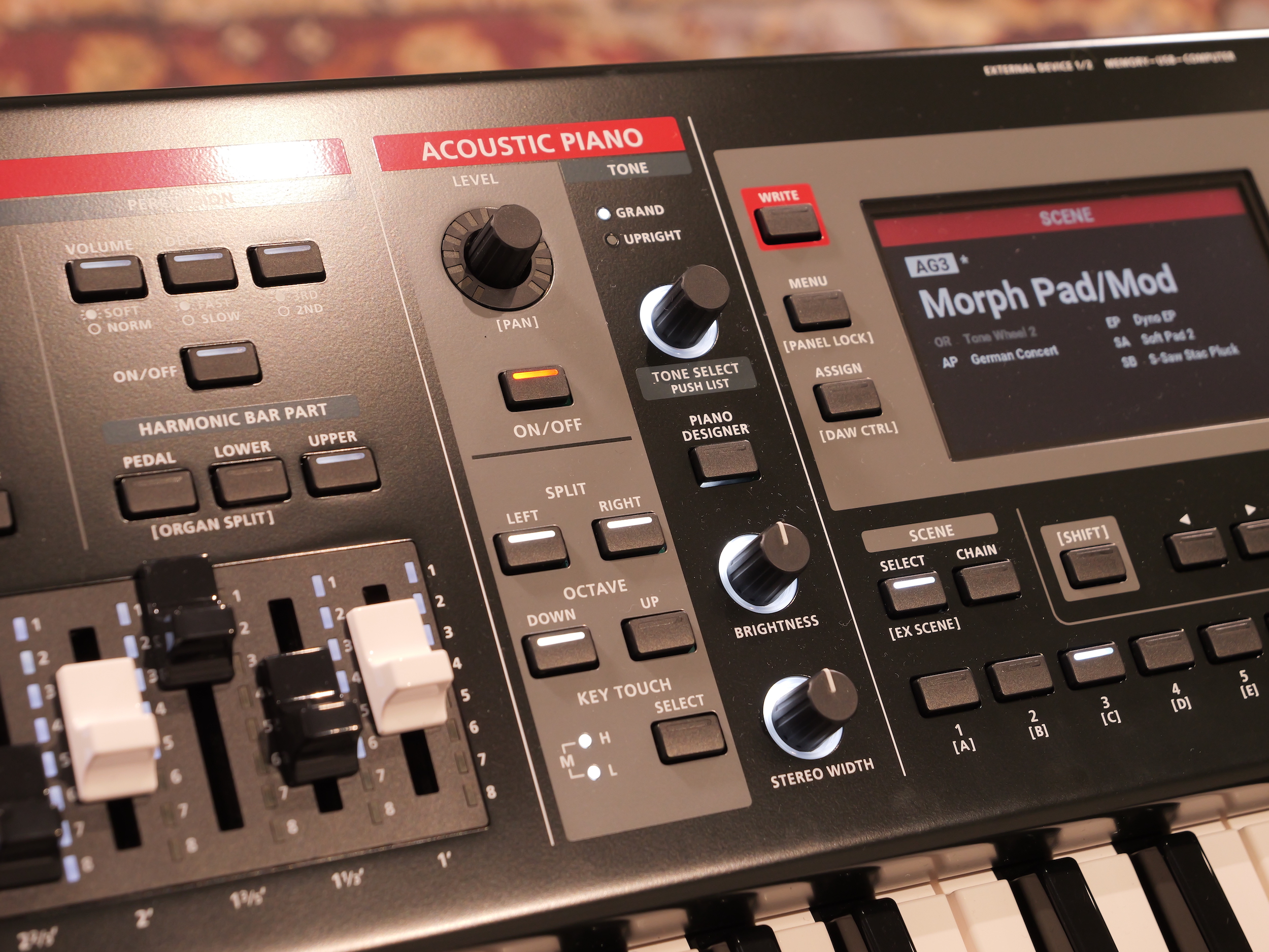 Roland V-STAGE 登場！極上のサウンドと圧倒的な使い易さを兼ね備えた