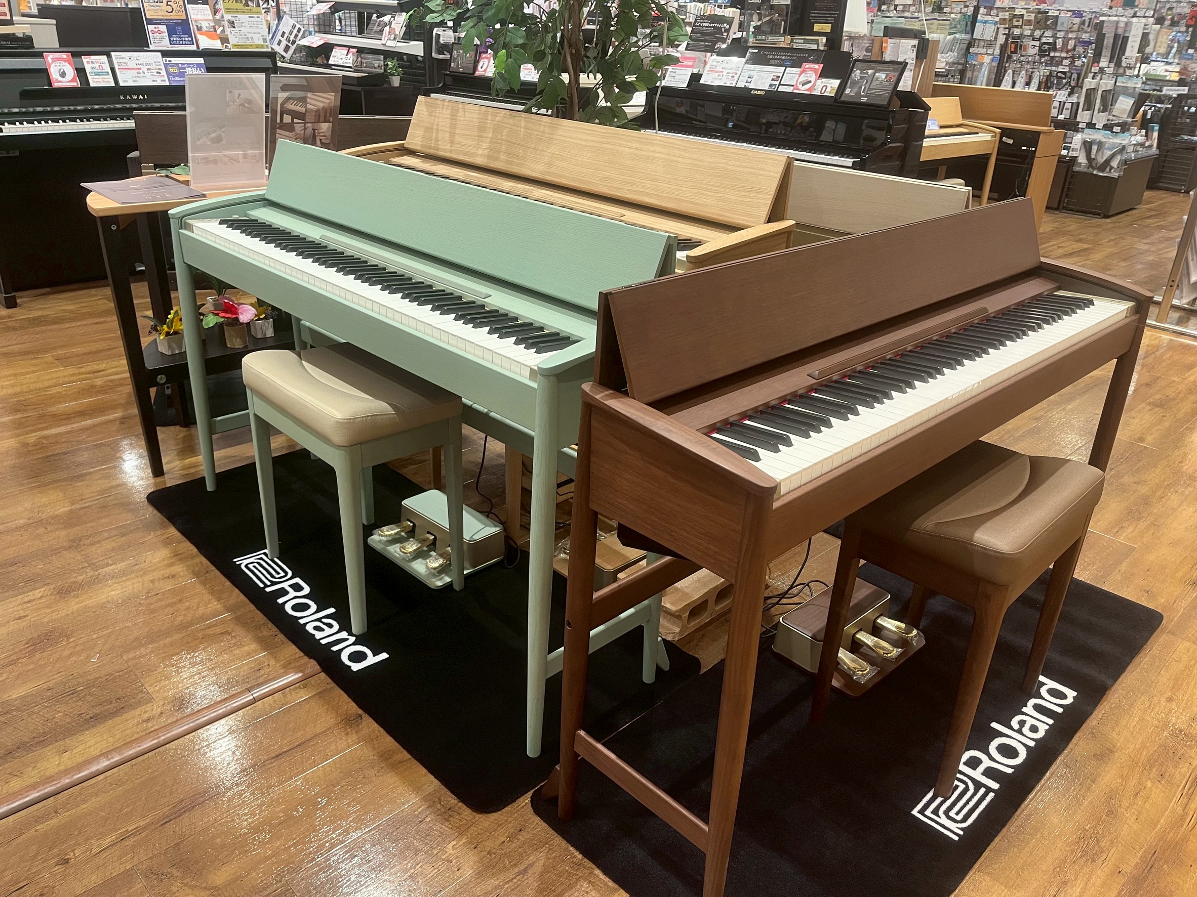 カリモク家具の職人の技術が活きる電子ピアノ「きよら（KIYOLA