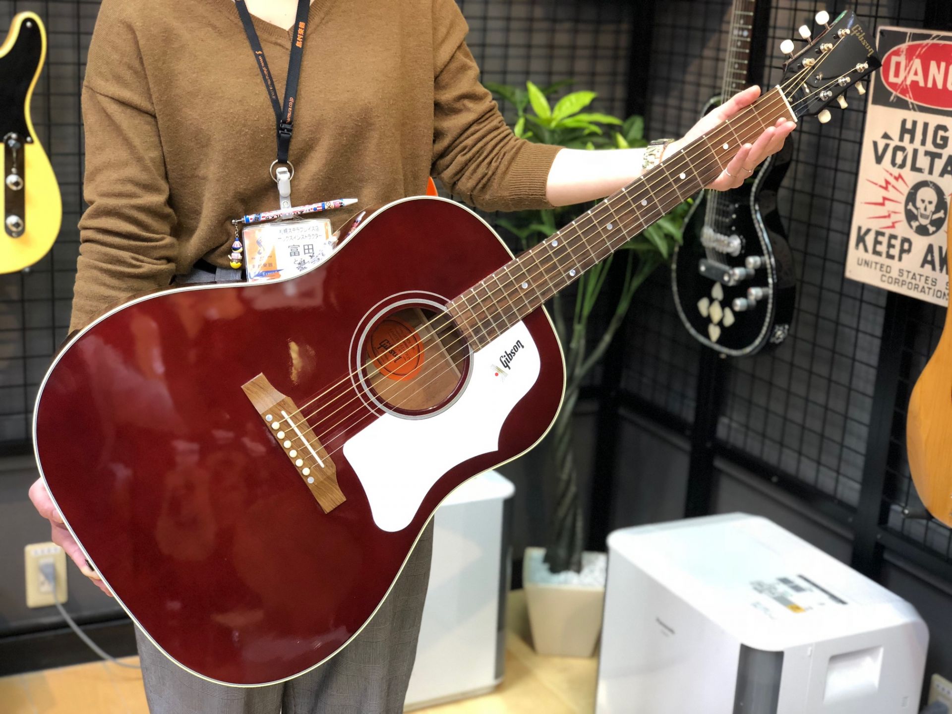新着入荷情報】 Gibson J-45 WINE RED 入荷しました！｜島村楽器 札幌