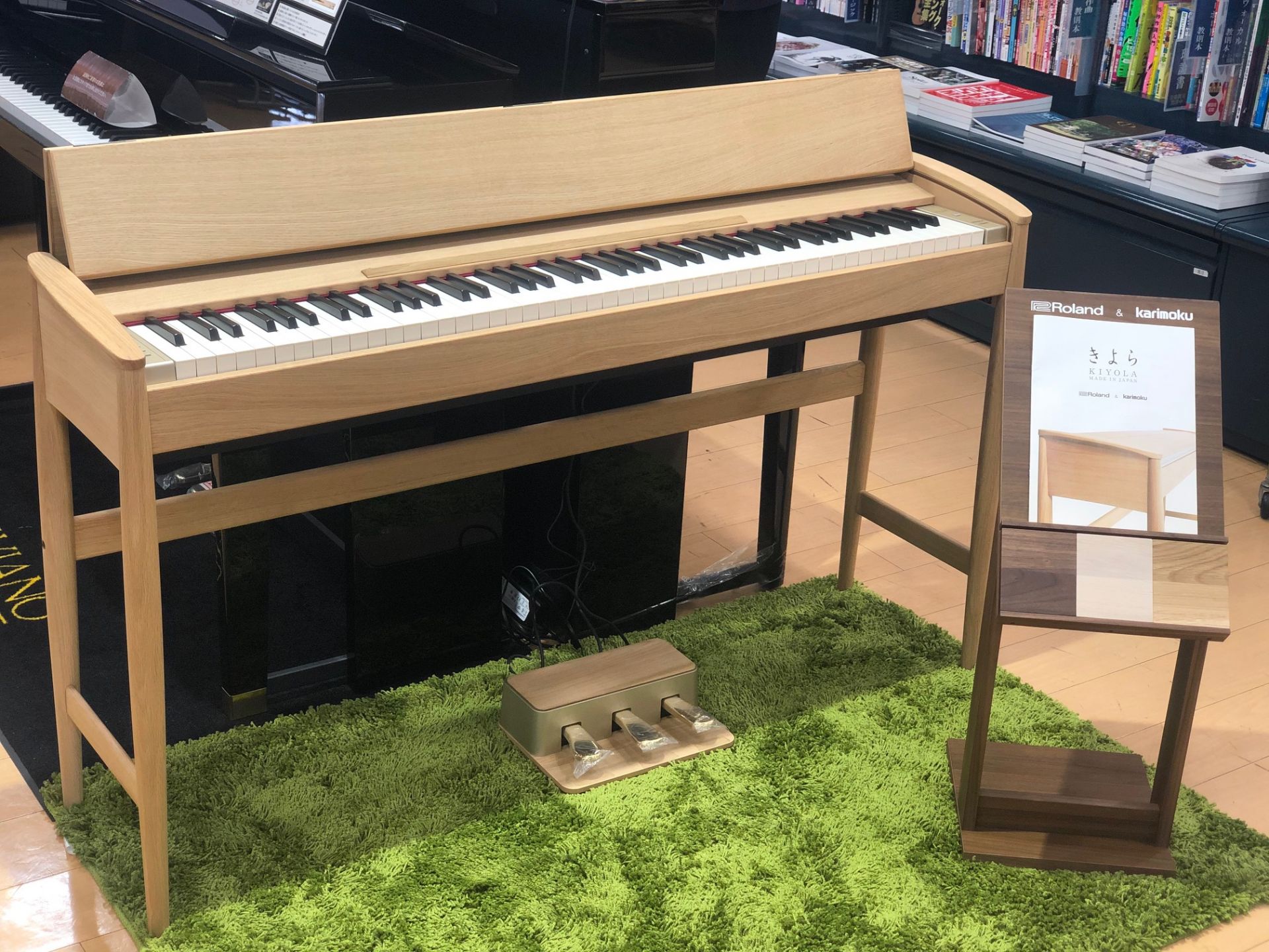 電子ピアノ】Roland×カリモク『きよら KF-10』展示しています。｜島村