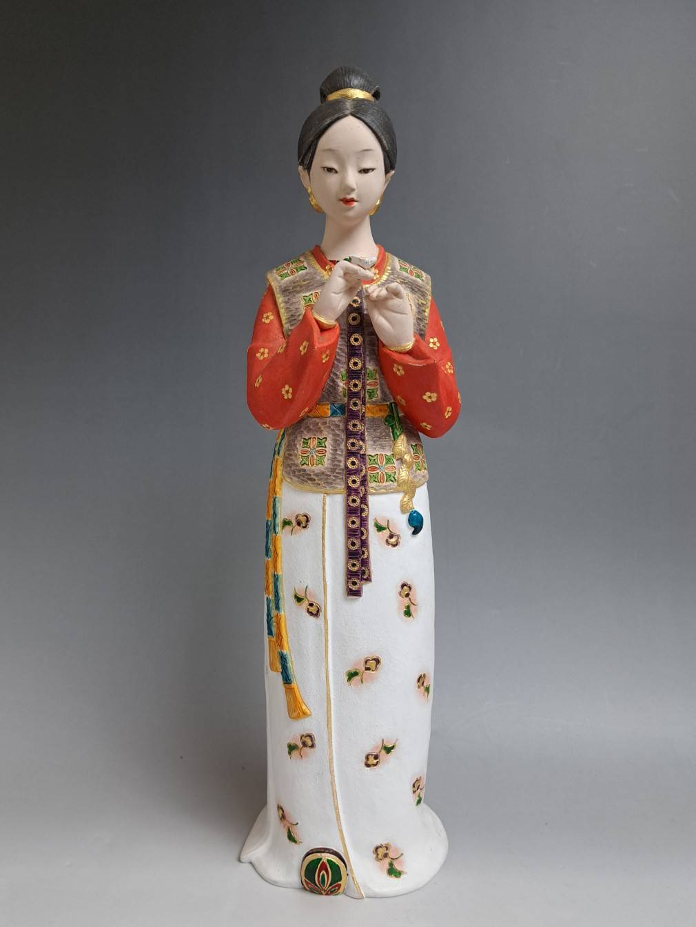 無形文化財保持者 川崎幸子 博多人形「紫野」 | 新栄堂