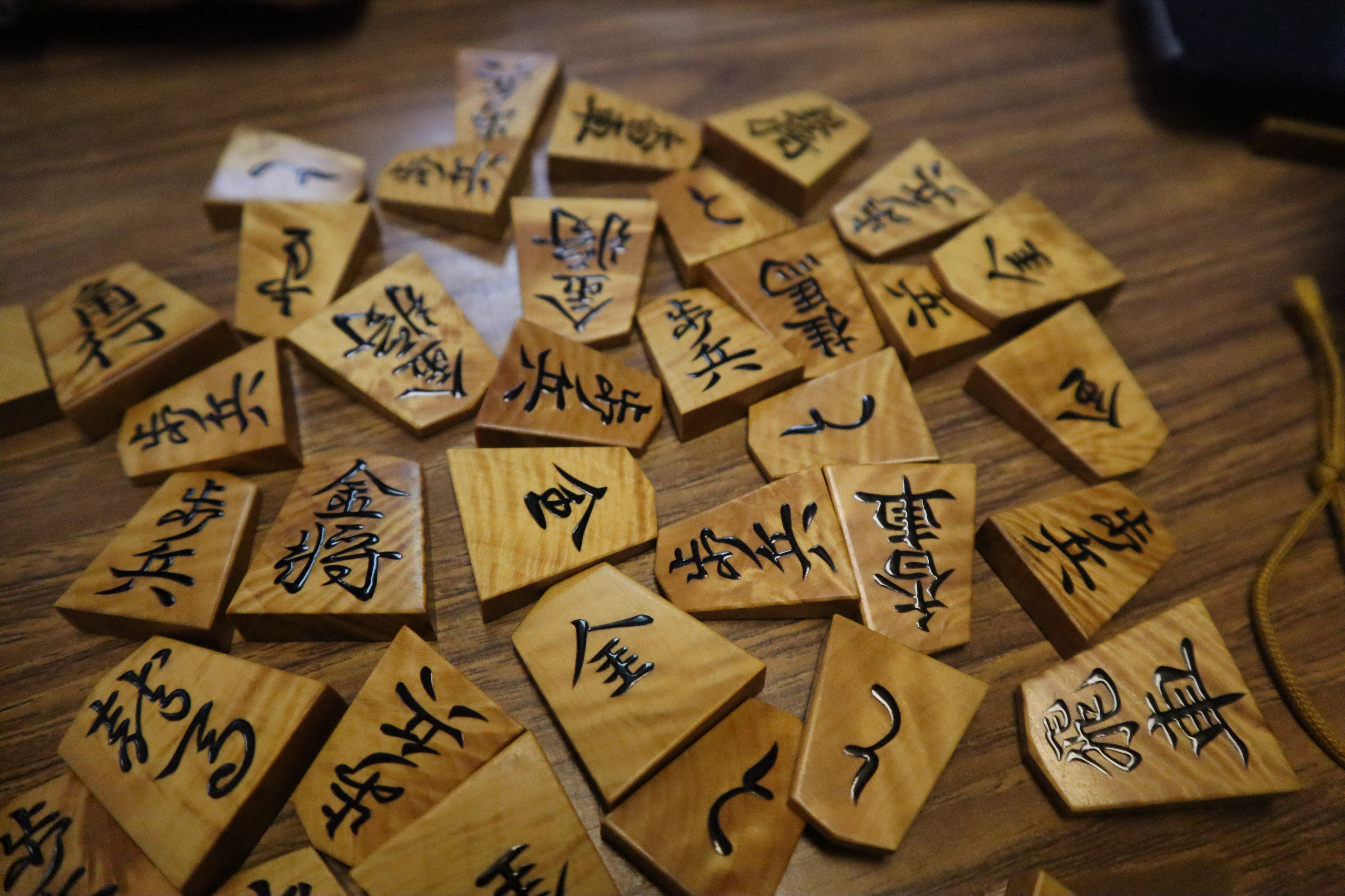 良い駒の見分け方とは？駒師に聞く将棋駒の魅力と駒作りの奥深い世界