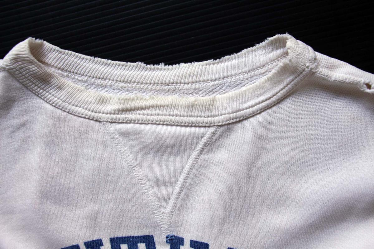 50s LUTHER COLLEGE 染み込みプリント 前V コットン スウェット 白