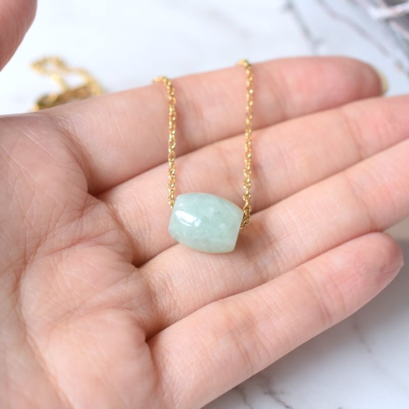 冬の新作【限定数のみ】セージグリーン！ ビルマ産翡翠（ヒスイ） 一粒