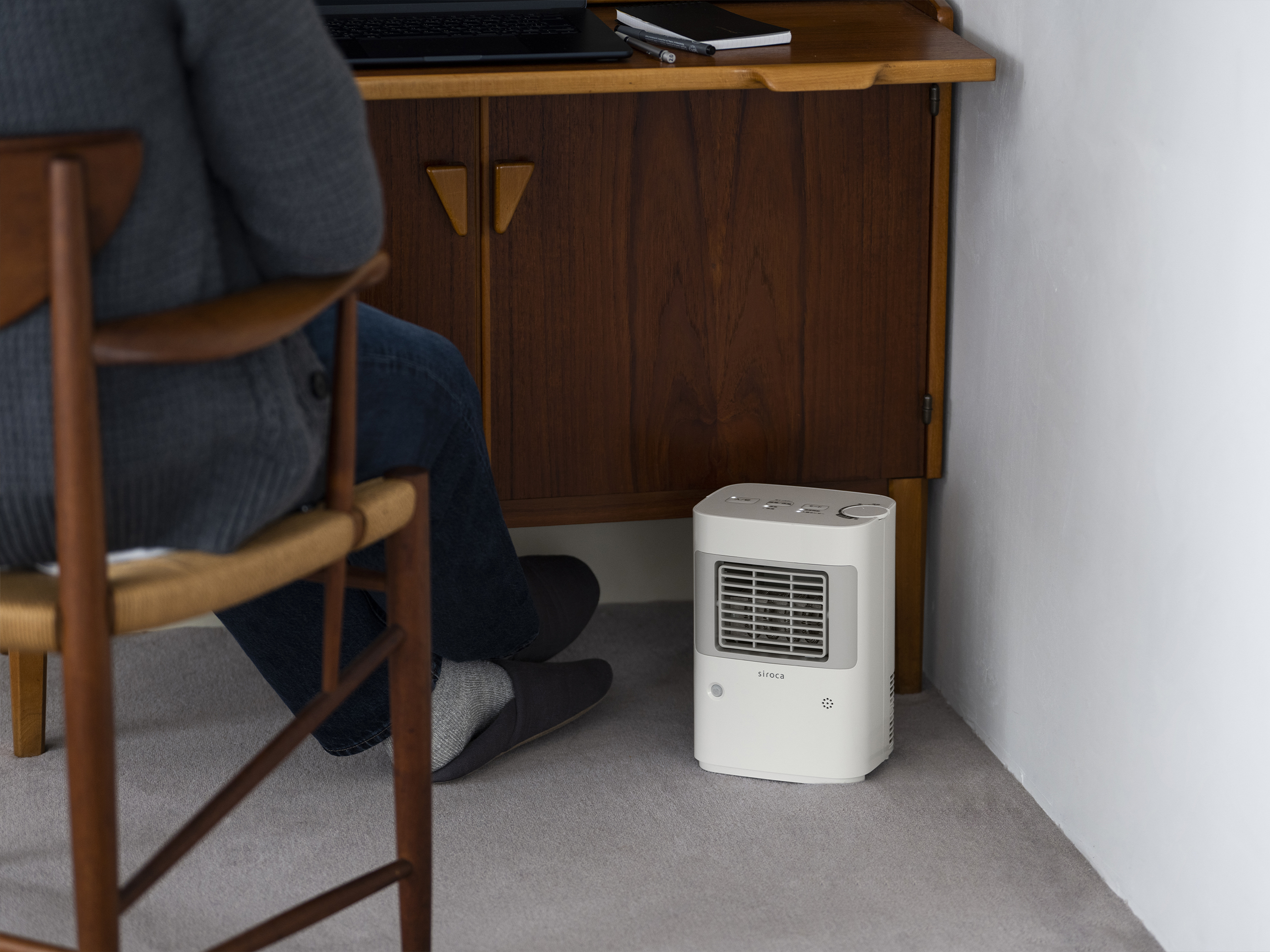 温度調節・人感センサー付き 足元ヒーター まめポカ ｜シロカ