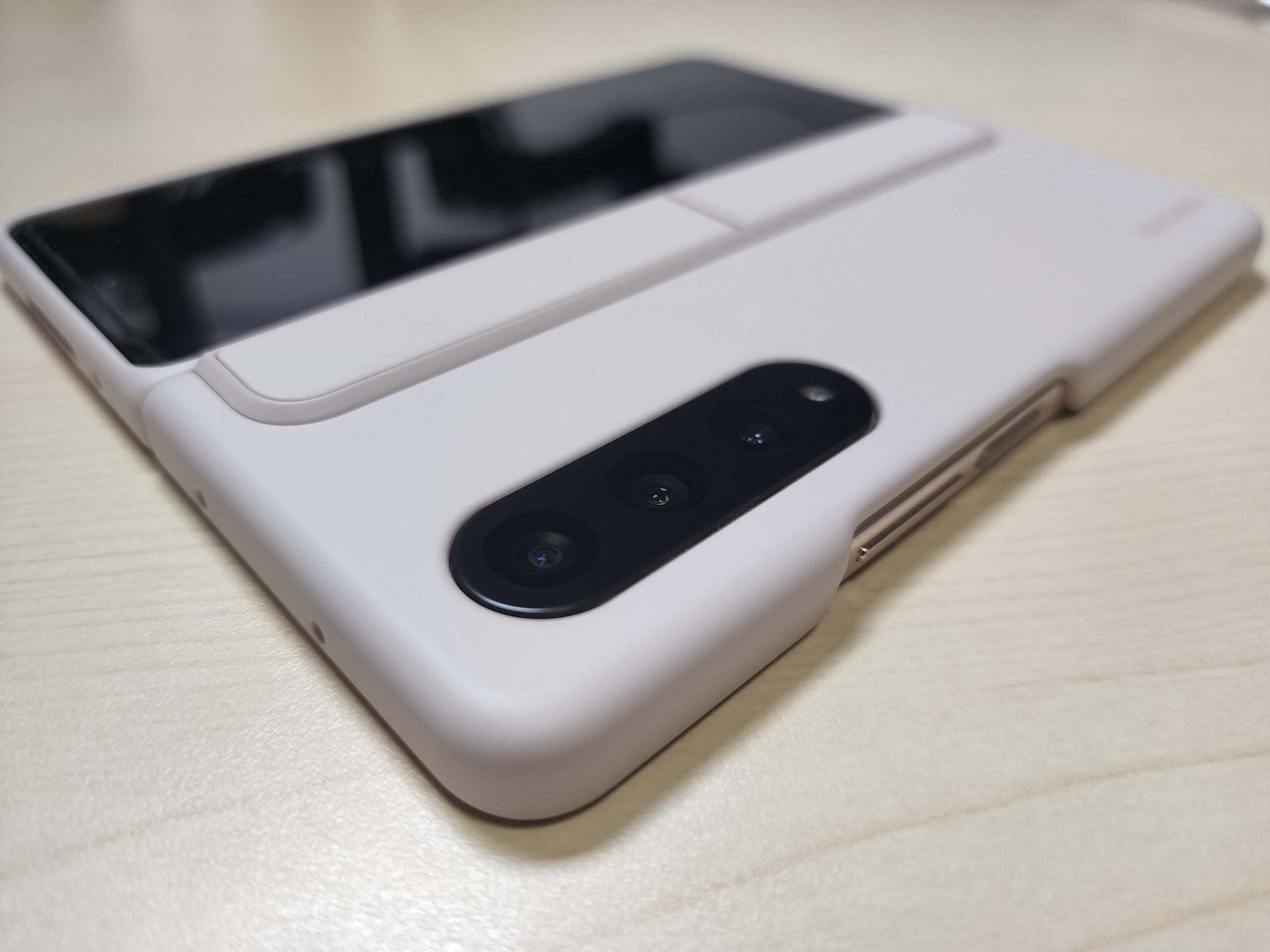 Galaxy Z Fold4の本命カバー「Standing Cover with Pen」をレビュー！S