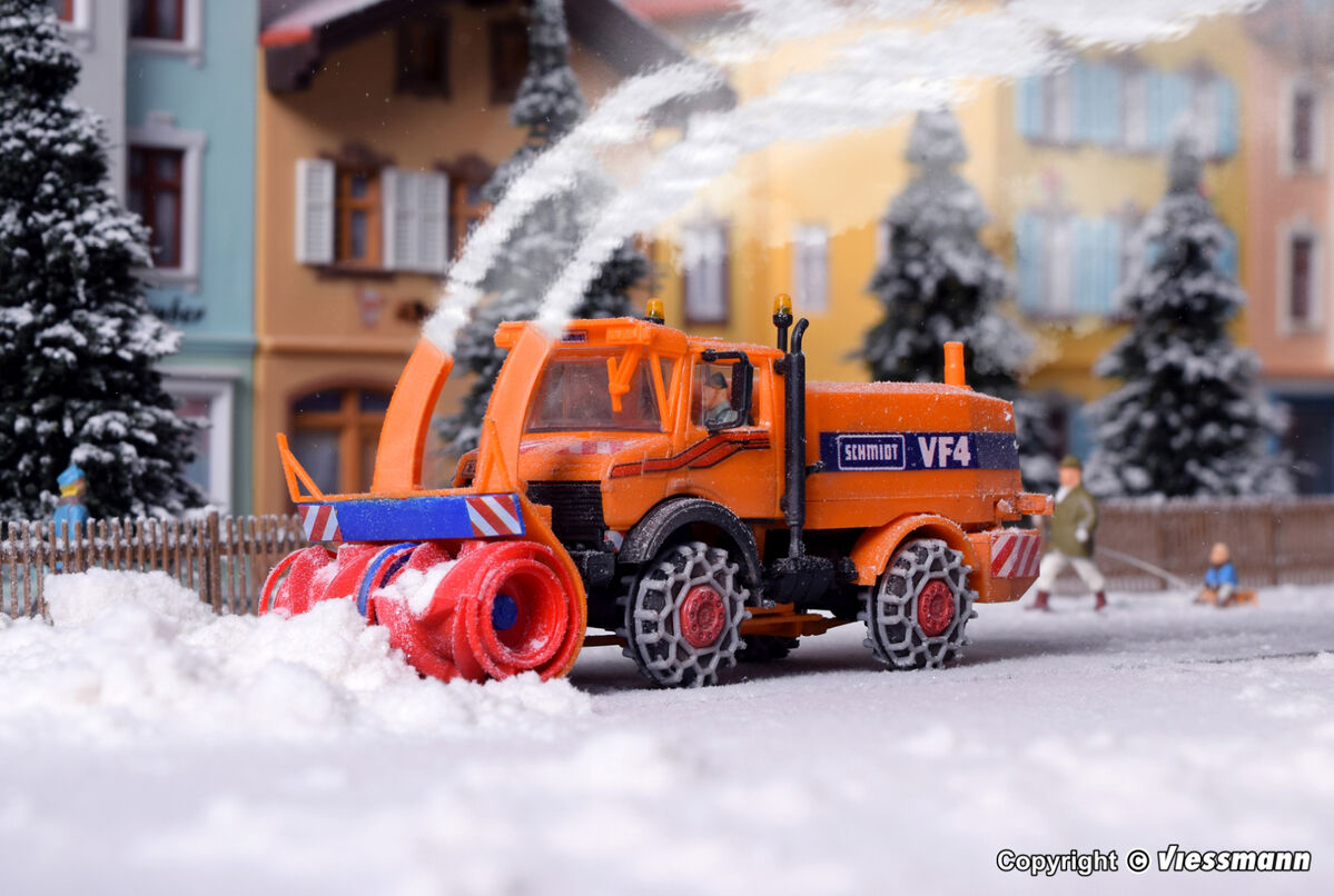 Unimog z osprzętem do odśnieżania Kibri 15011