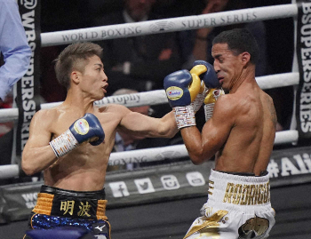 WBSS準決勝井上尚弥・ロドリゲス＞2R、ロドリゲスに左アッパーを見舞う