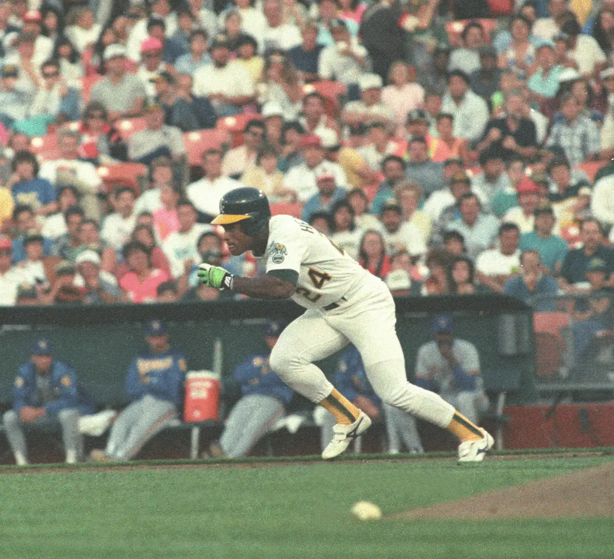 昨年9月、アスレチックスの試合で始球式を務めるリッキー