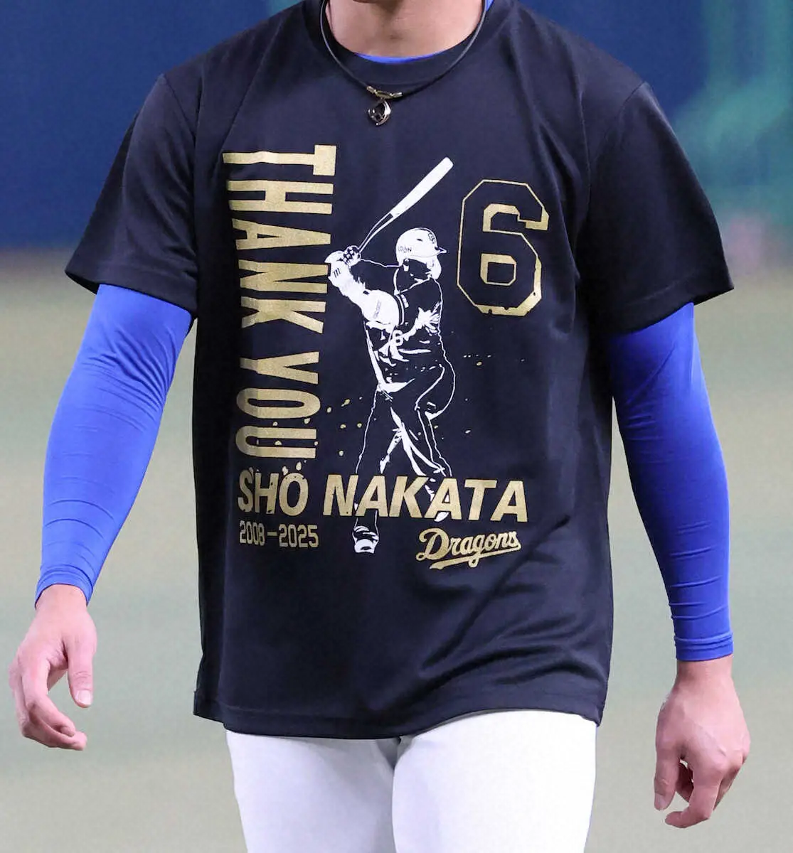 中・ヤ＞選手が着用する中田引退Tシャツ（撮影・椎名 航） - スポニチ