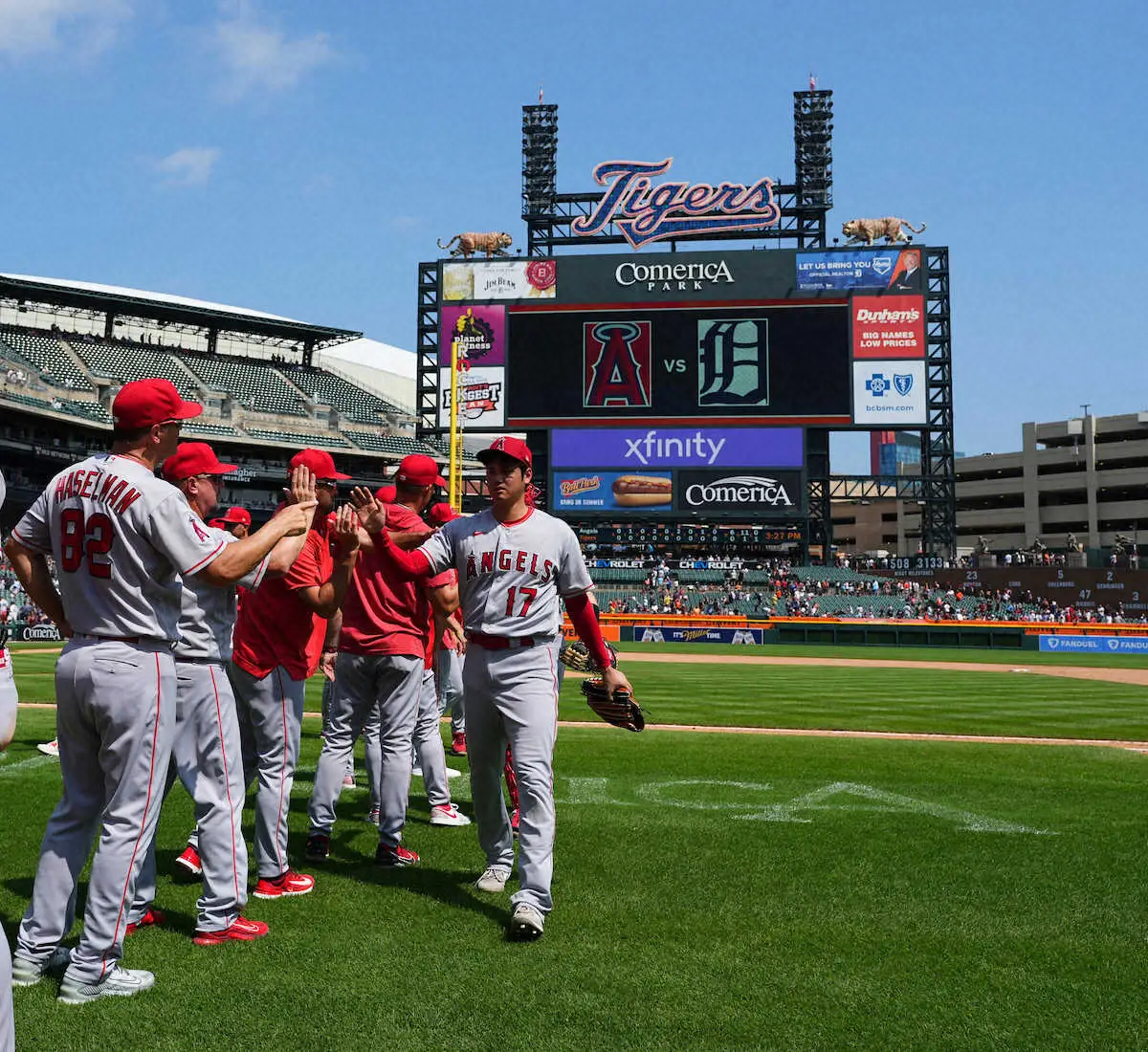 タイガース・エンゼルス＞メジャー初完封勝利の大谷はナインと
