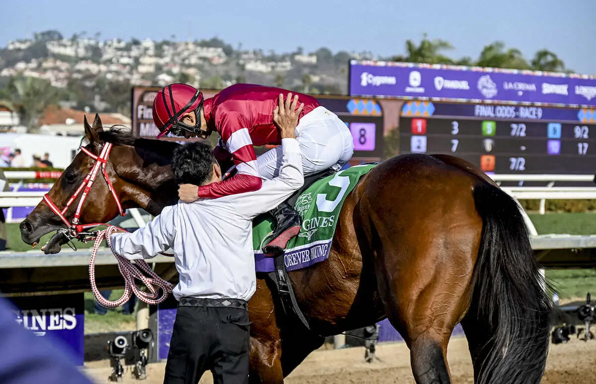 昨年BCクラシックを制したフォーエバーヤング、鞍上・坂井と喜びを分